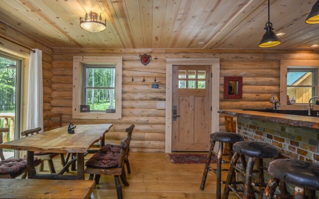 Big Log Lodge 4 Bedroom House