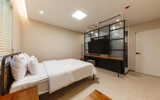 Gunsan Laonhaje Hotel