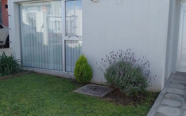 Casa Amplia, Luminosa con Parrilla!