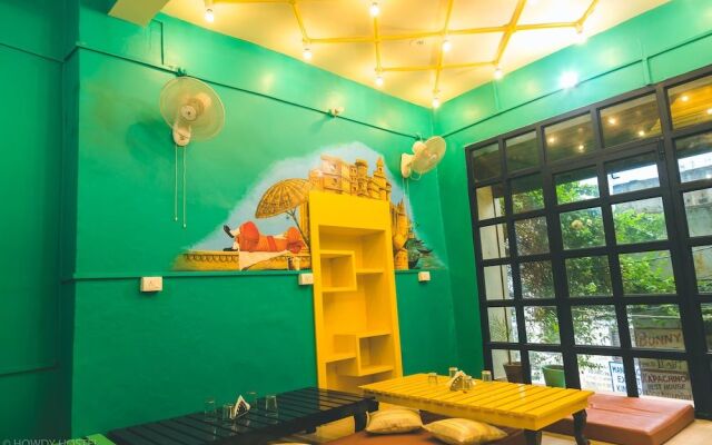 On The Ghat By Howdy Hostels