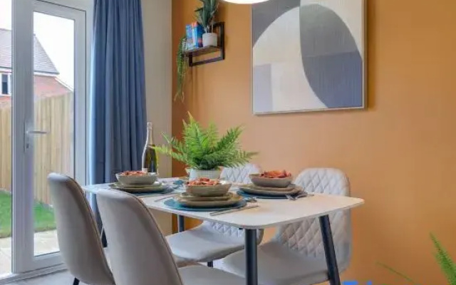 Sleeps 5 3 Bedroom House in Bourne with Parking — фото 2