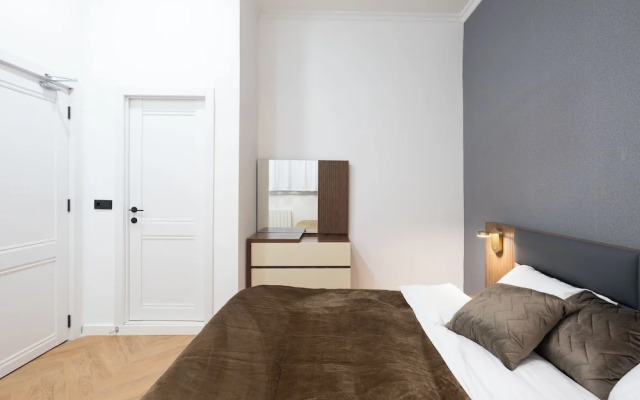 Chic & Modern 4BR Home in Old Tbilisi