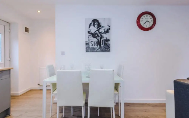3 Bed-sleeps 5-garden-parking