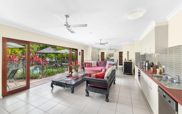 Belle Escapes - Latania Villa Palm Cove