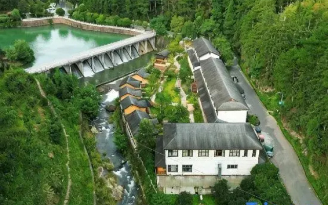 Huiye Courtyard