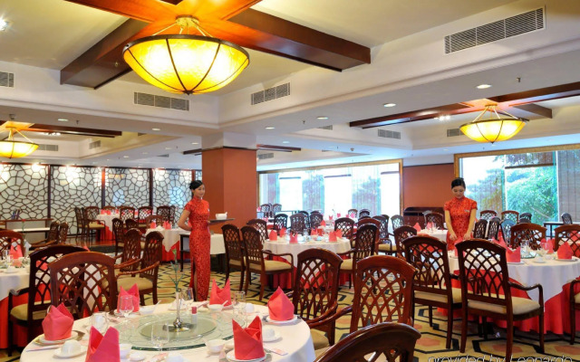 Parklane Hotel