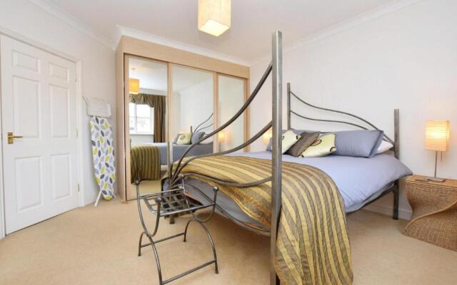 Luxury top floor 2BD Apartment Apsley