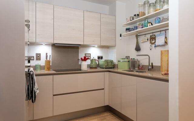 2 Bedroom East London Flat
