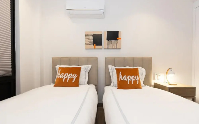 The Elegant Condo by Acomodo