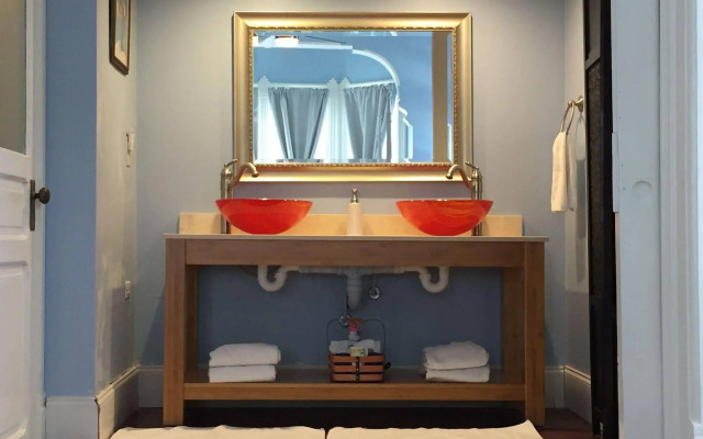 Amethyst Garden Inn
