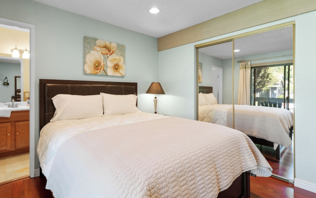 Lakeview Condo