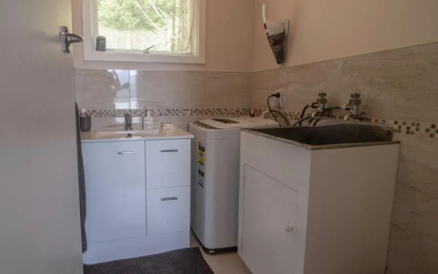 Kingfisher's Perch - Takamatua Holiday Home