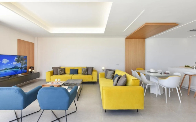 Villa in Salobre With Pool & Golf Nearby