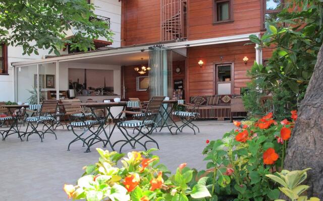 Rose Garden Suites