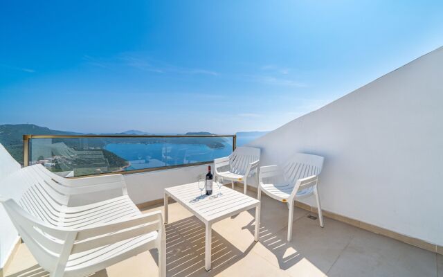 Golden Rose Suit Pension
