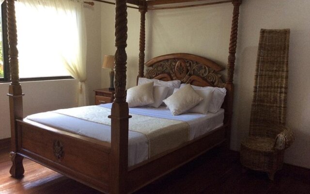 Edie's Bahay Aplaya and Spa