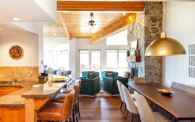 Trail's End Lodge at Deer Valley Resort - Three Bedroom Residence with Spa #506 3 Condo