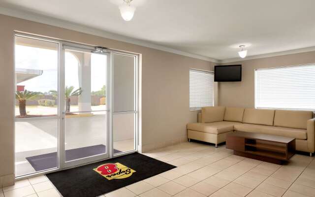 Super 8 by Wyndham Lake Charles Northeast