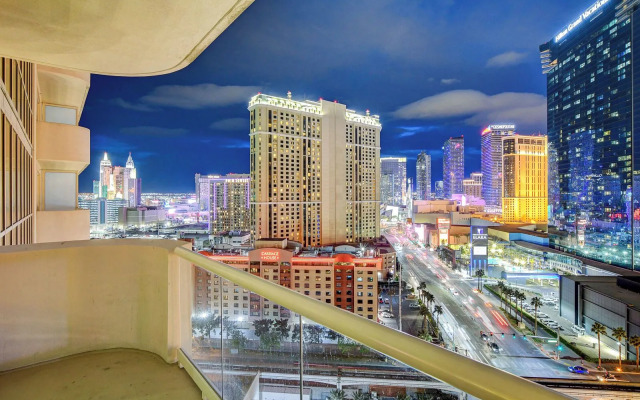 Premium Suite w/balcony at The Signature