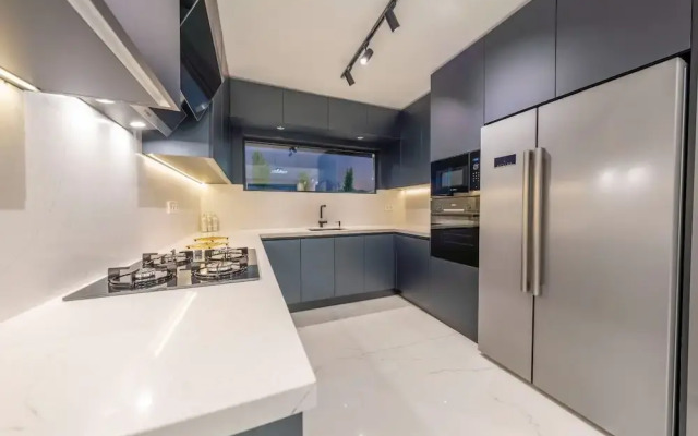 Luxury 4-bed Villa With Private Pool and Jacuzzi