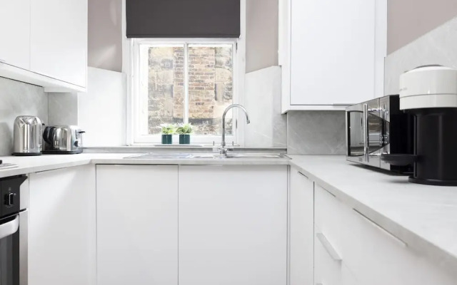 JOIVY Homely 1-Bed Flat By St Giles W/ Desk