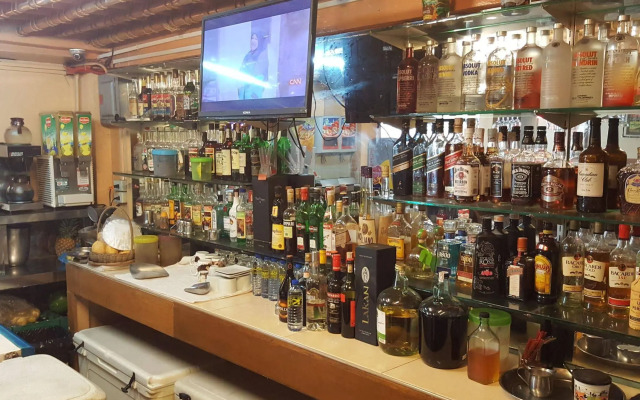 Kokomos Hotel & Restaurant