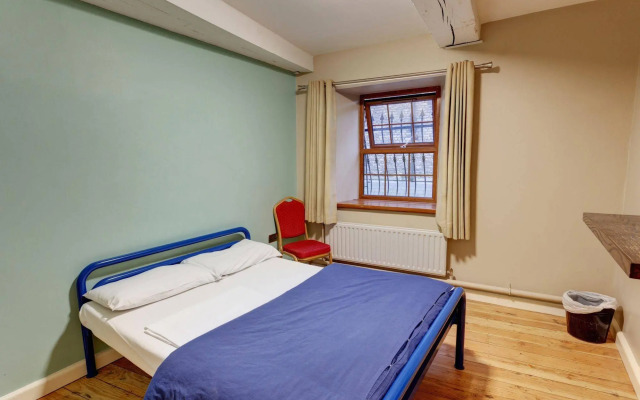 Isaacs Hostel