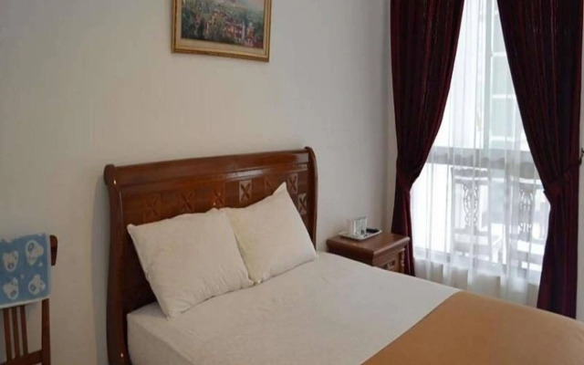 Hotel Lurus