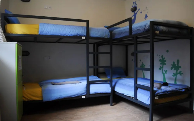 Varad Inn Hostel and Cafe