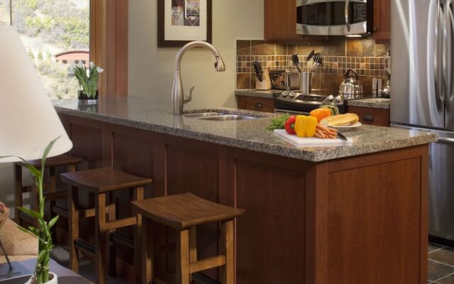 Capitol Peak- CoralTree Residence Collection