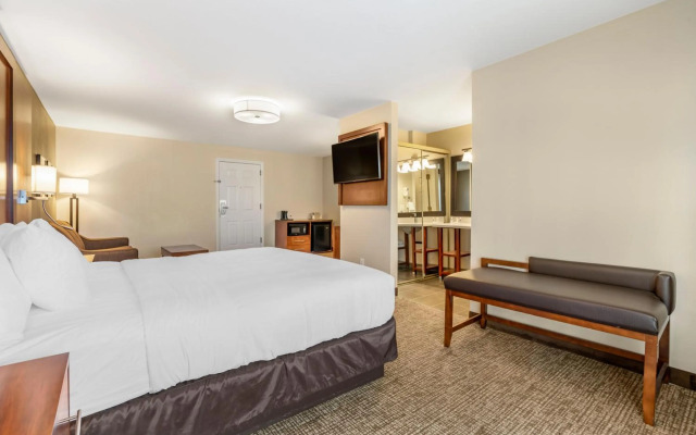 Comfort Suites Red Bluff near I-5