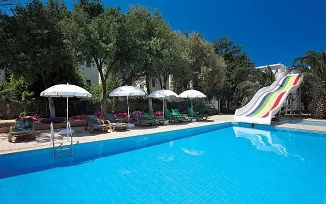 Club Aqua Hotel