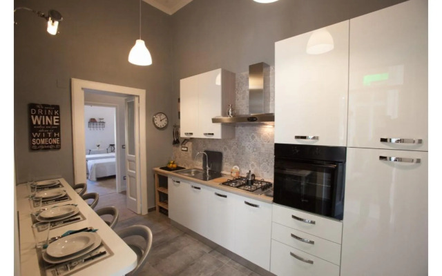 Largo Donnaregina Home