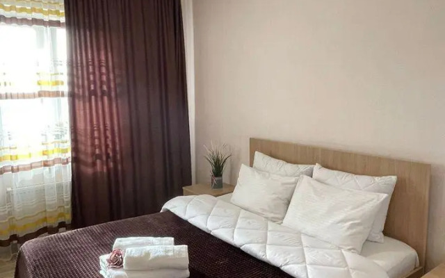 Gold Apart (Gold Apart) on the University Embankment 46