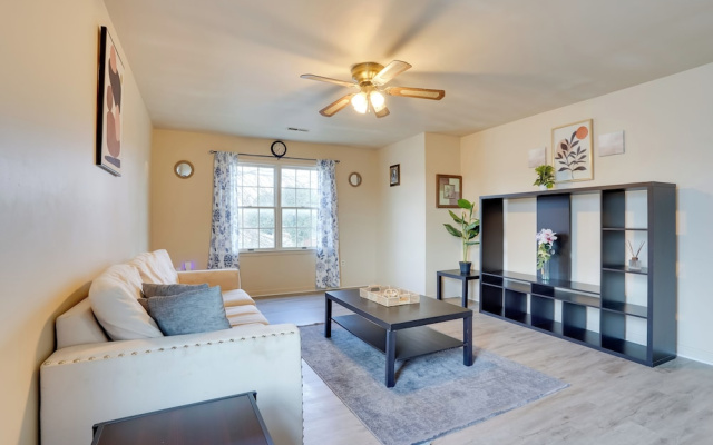 Walk to Fairgrounds! Hagerstown Townhome w/ Deck