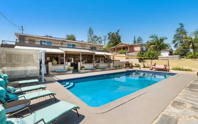 So Cal Charmer Oversized Heated Pool Hot Tub