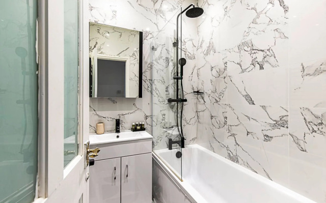 Stylish Hideaway Flat at Milton Park Highgate