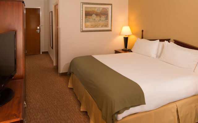 Holiday Inn Express & Suites Greensboro-(I-40 Wendover), an IHG Hotel