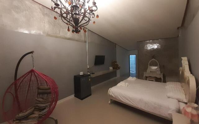 Tuk Tuk Trat Hostel