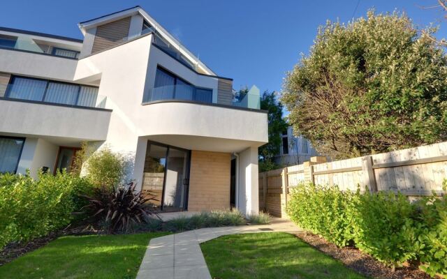 6 Sandbourne