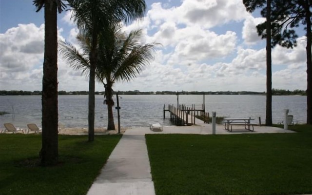 Lake Grassy Inn & Suites