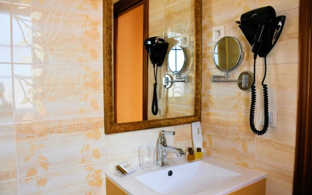 Evita Beach Apartamentos Y Suites