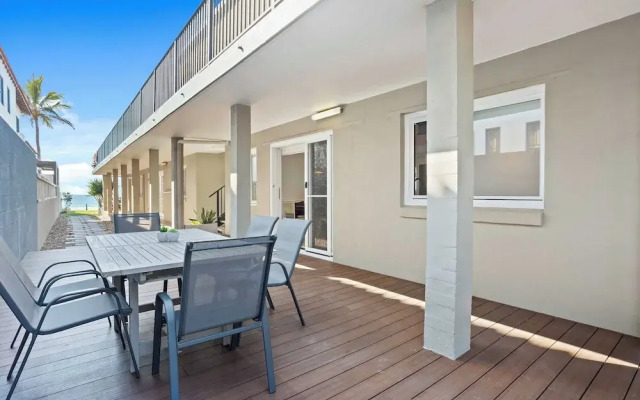 Mermaid Beachside Apartment - Direct Beach Access