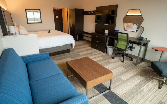 Holiday Inn Express and Suites RICHBURG