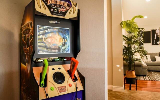 4-bdrm Vacation Dream Home W/backyard Paradise!