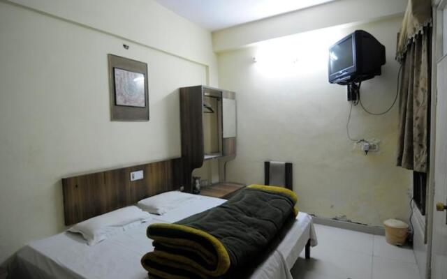 Oyo 24557 Amba Inn