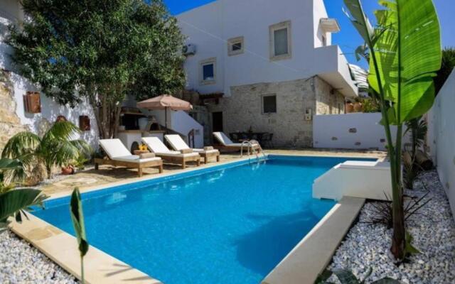 Traditional House 1 with Pool