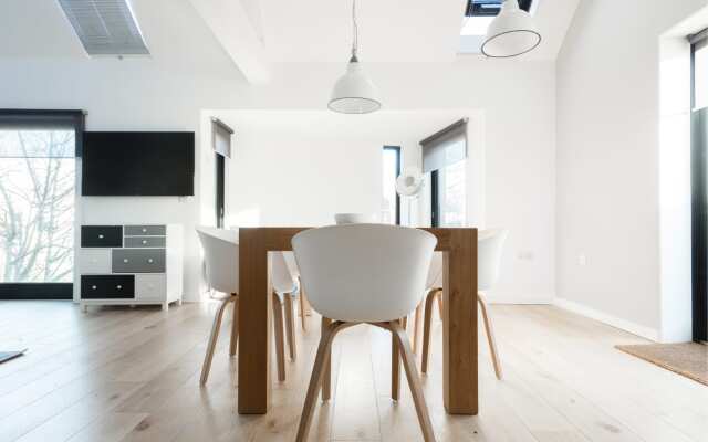 The Cliffside Loft - Distinctly Modern 3BDR Riverside Home