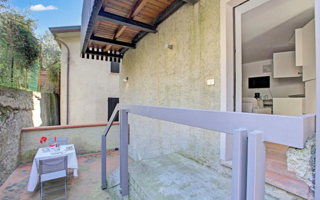 Lemon House With Shared Pool
