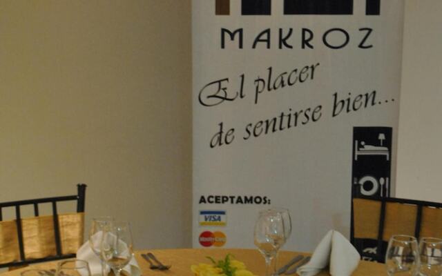 Hotel Makroz